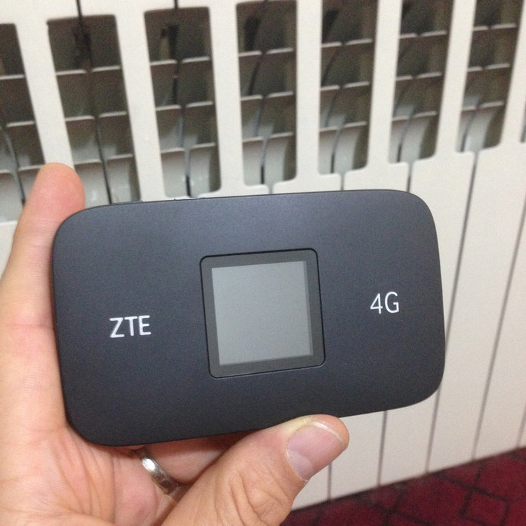 مودم جیبی زد تی ای مدل MF971RS با پشتیبانی 4.5G، پردازنده ARM v7 با فرکانس 1.2 گیگاهرتز، باتری 2000 میلیآمپرساعت با شارژدهی تا 7 ساعت، اتصال همزمان 33 کاربر، فناوری تجمیع فرکانس CAT6، سرعت دانلود تا 300 مگابیت بر ثانیه و وایفای دوباند 2.4 و 5 گیگاهرتز