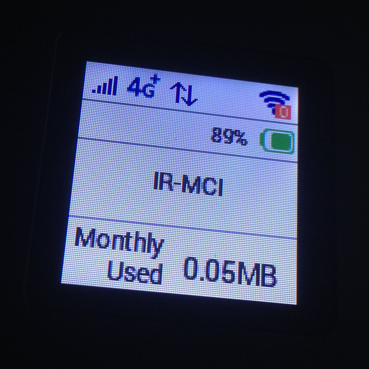 مودم جیبی زد تی ای مدل MF971RS با پشتیبانی 4.5G، پردازنده ARM v7 با فرکانس 1.2 گیگاهرتز، باتری 2000 میلیآمپرساعت با شارژدهی تا 7 ساعت، اتصال همزمان 33 کاربر، فناوری تجمیع فرکانس CAT6، سرعت دانلود تا 300 مگابیت بر ثانیه و وایفای دوباند 2.4 و 5 گیگاهرتز